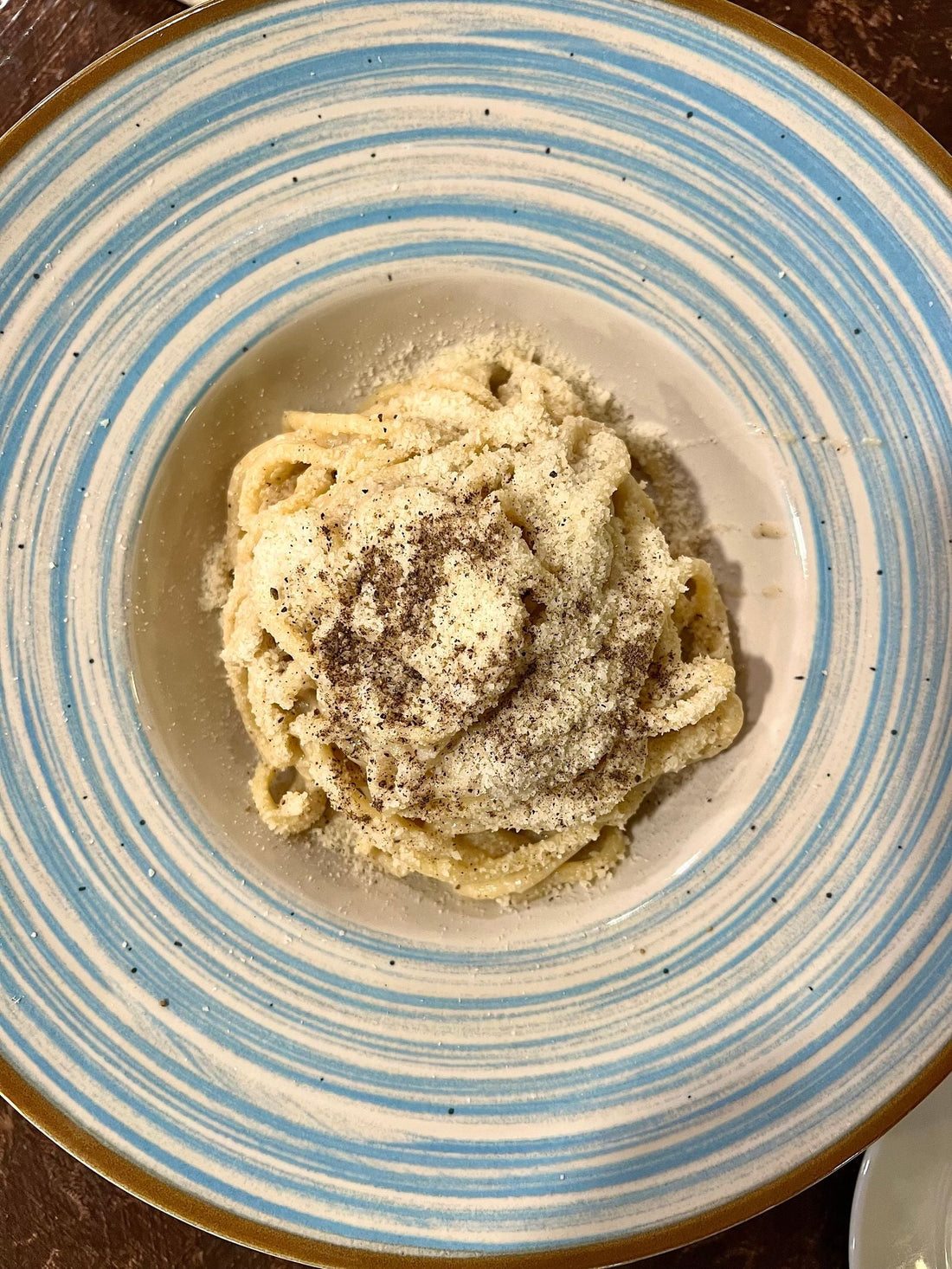 Cacio e pepe, top view – photo by Luca Volpe Productions, Pexels