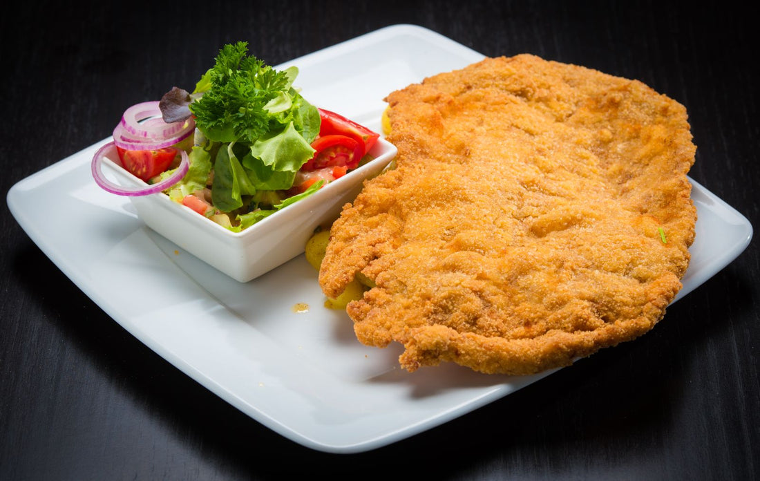 Golden breaded cutlet with salad – photo by Novkov Visuals, Pexels