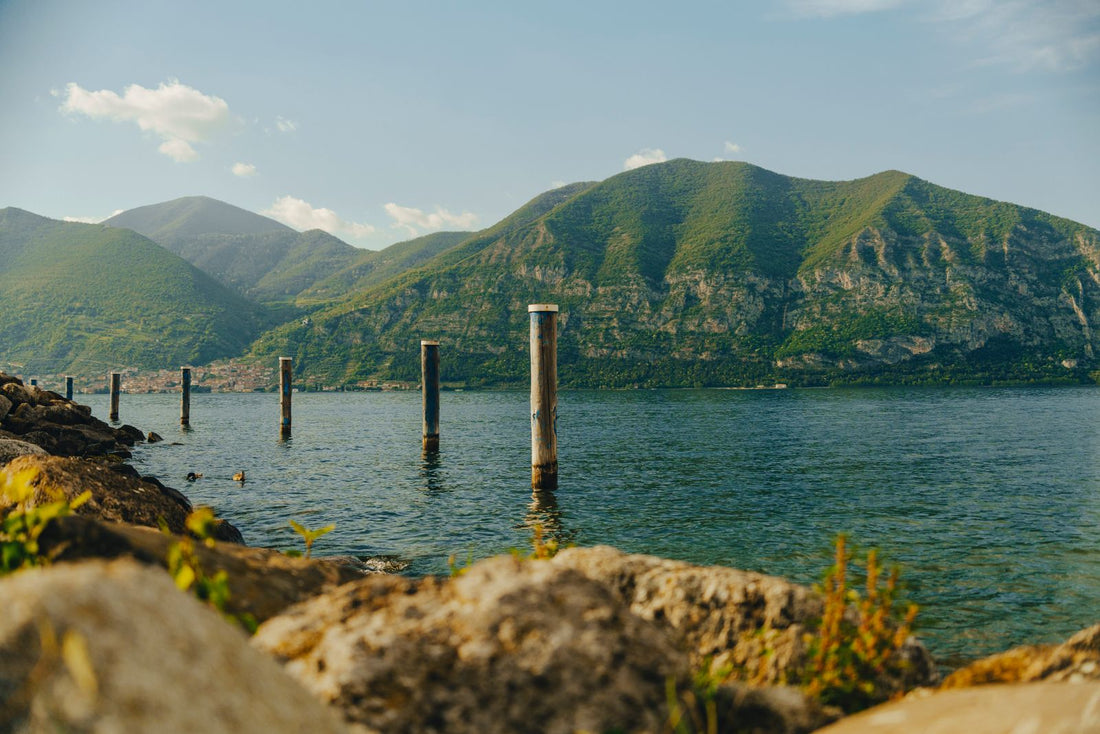 Lake Iseo, home of Franciacorta – photo by Dawid Tkocz, Pexels