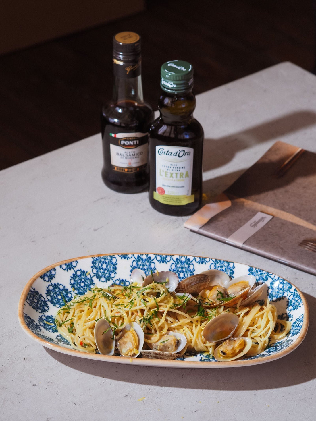 Spaghetti alle vongole with clams and olive oil – photo by Nadin Sh, Pexels