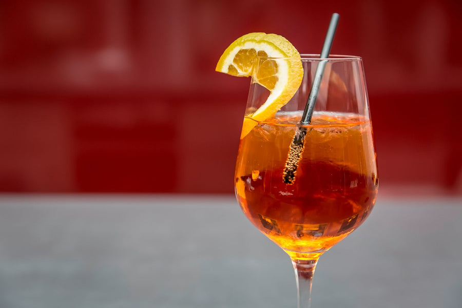 Bright spritz with lemon slice – photo by Markus Spiske, Pexels
